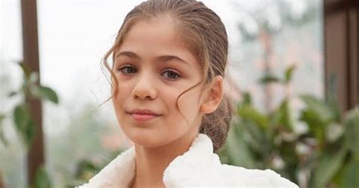 Isabella Damla G%C3%Bcvenilir Age Family Bio 400. Jpg