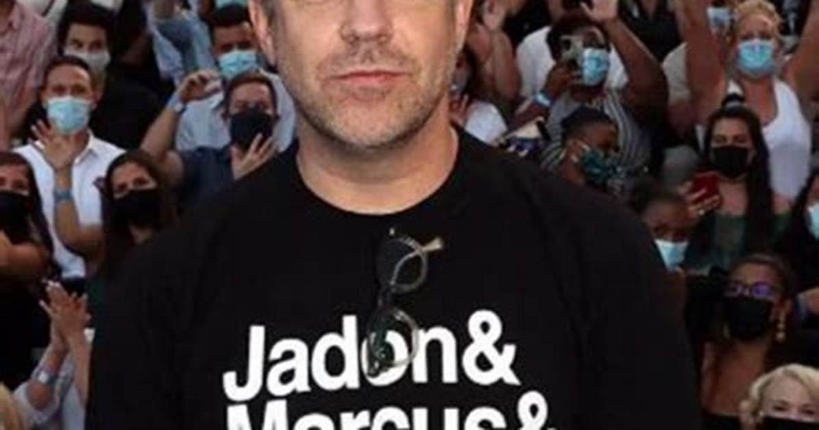 Jason Sudeikis Wore a ‘Jadon & Marcus & Bukayo’ Shirt to the ‘Lasso’ Premiere