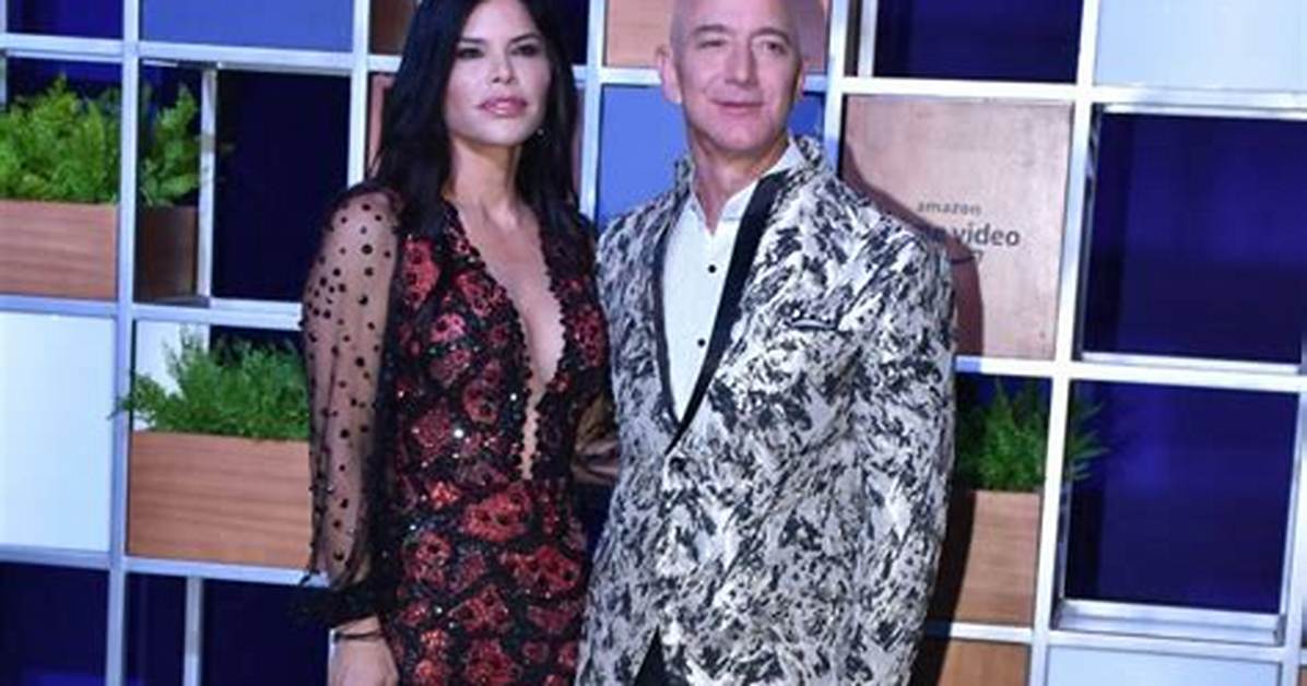 Jeff Bezos Fianc%C3%A9 Blacked out When She 400. Jpg
