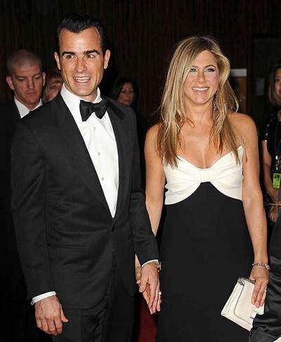 Jennifer Aniston & Justin Theroux Are Fine, They’re Vacationing in Cabo, of Course