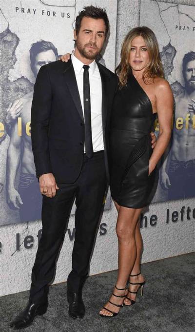 Jennifer Aniston & Justin Theroux ‘Spend Entire Days at Home’ Naked