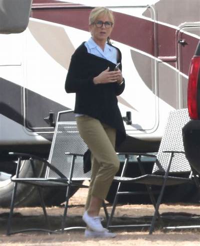 Jennifer Aniston Works in New Mexico While Justin Theroux Parties in La
