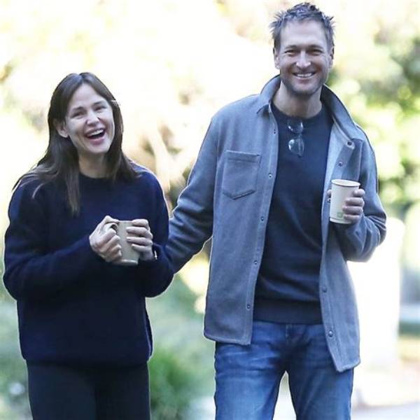 Jennifer Garner’s Boyfriend and Ben Affleck ‘Have a Mutual Respect for Each Other’