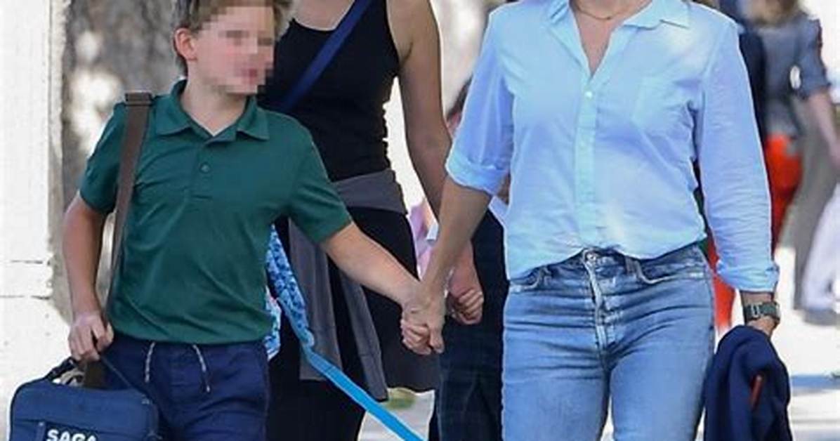 Jennifer Garner Walked with Her Kids Too, What Does She Think of Ben’s Pda Walks?