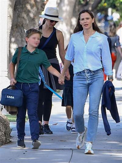 Jennifer Garner Walked with Her Kids Too, What Does She Think of Ben’s Pda Walks?