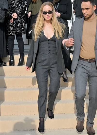 Jennifer Lawrence Wore a Bad Three-Piece Suit at the Pfw Dior Show