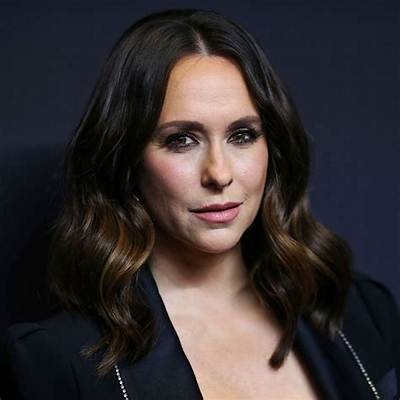 Jennifer Love Hewitt on the Prospect of a Happy Ending: “That Would Be Amazeballs”