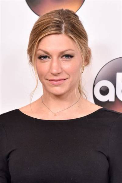 Jes Macallan Net Worth - Wiki, Age, Weight and Height, Relationships, Family, and More
