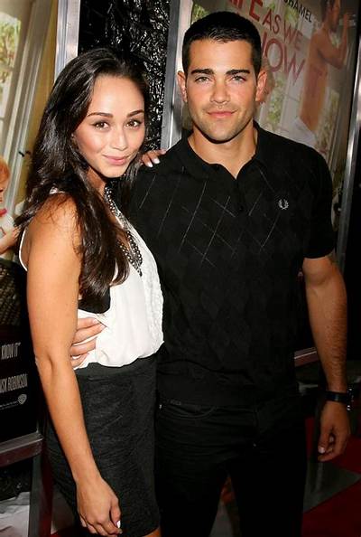 Jesse Metcalfe and Cara Santana Ended Their 13 Year's Long Relationship After the Cheating Rumors; the Couple Went to Vacation Together Prior the Split!