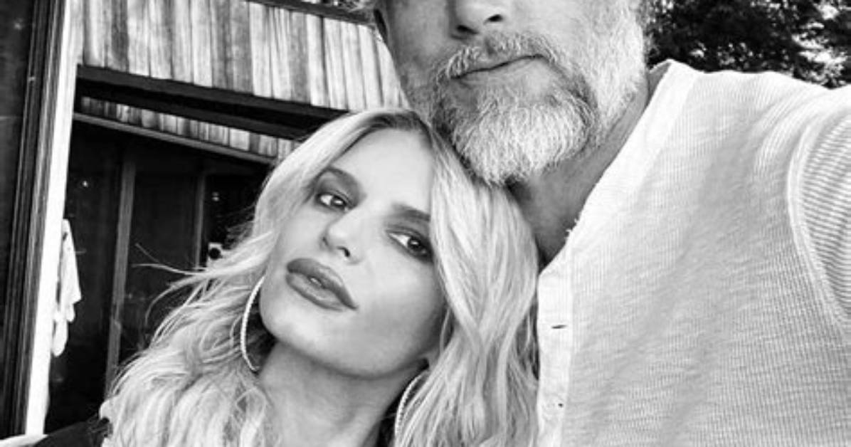 Jessica Simpson’s Friends Think Her Boyfriend Is “Using Her” for Money & Fame