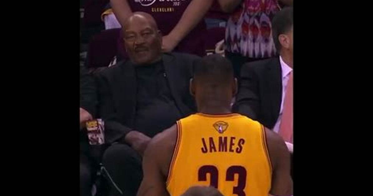 Jim Brown Dies: When Lebron James Bowed to Cleveland Browns Legend in 2015 Nba Finals | Video