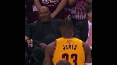 Jim Brown Dies: When Lebron James Bowed to Cleveland Browns Legend in 2015 Nba Finals | Video