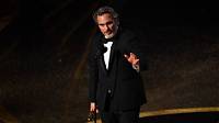 Joaquin Phoenix on the Oscars: “I Think It’s Bullsh-T. I Think It’s Total, Utter Bullsh-T”