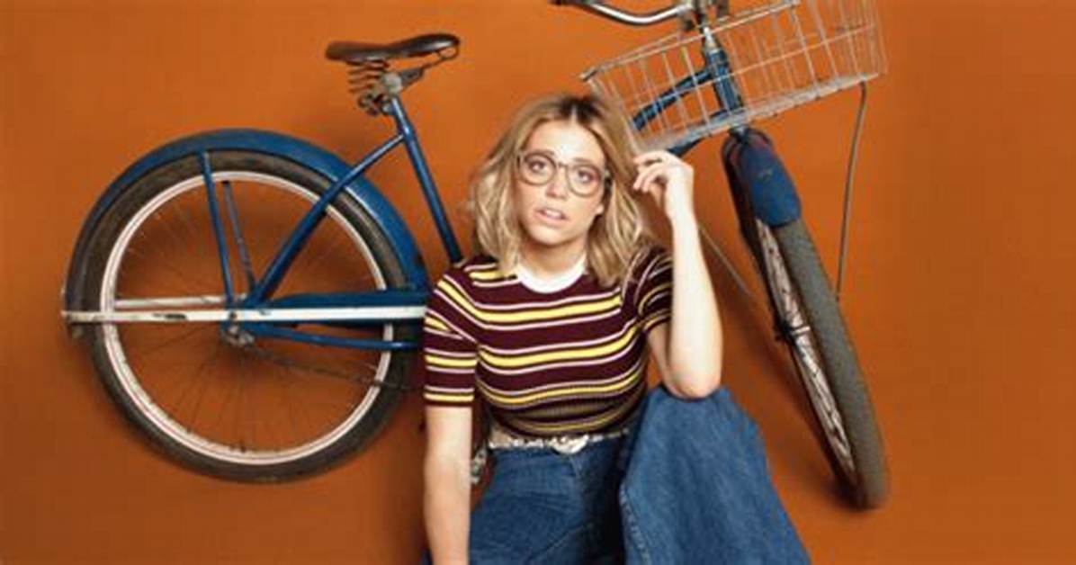 Josie Dunne Isn't Afraid to Be Herself — and Her Music Proves It