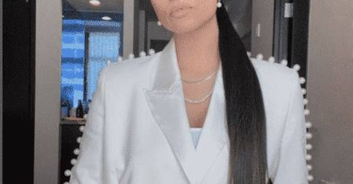 Journey of Canadian Youtuber Lilly Singh from Coming out as a Bisexual to Celebrating Her First Pride Parade!