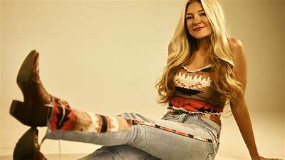 Julia Cole - Age, Family, Bio