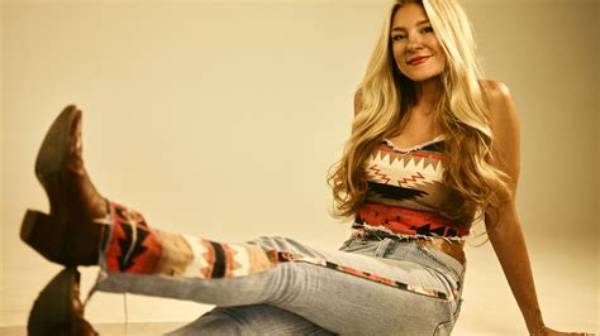 Julia Cole - Age, Family, Bio