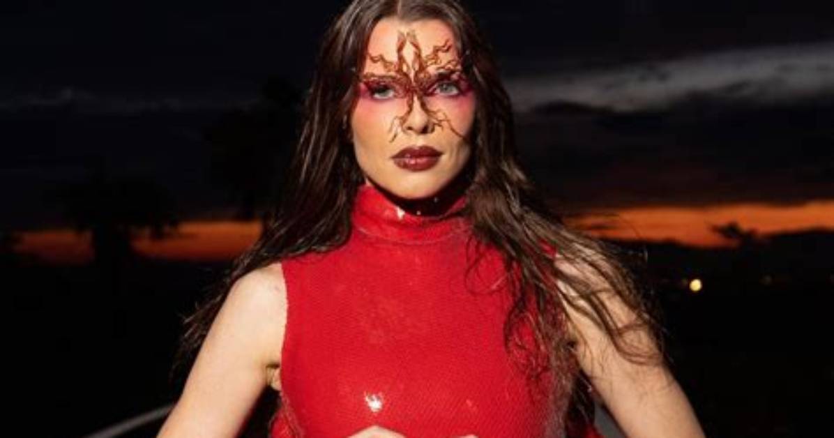 Julia Fox Is a ‘Real-Ass Bitch’ in a Sea of ‘Phony, Social-Climbing Clout-Chasers’