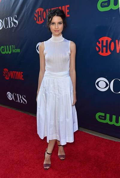 Julia Goldani Telles Height, Weight, Net Worth, Age, Birthday, Wikipedia, Who, Nationality, Biography