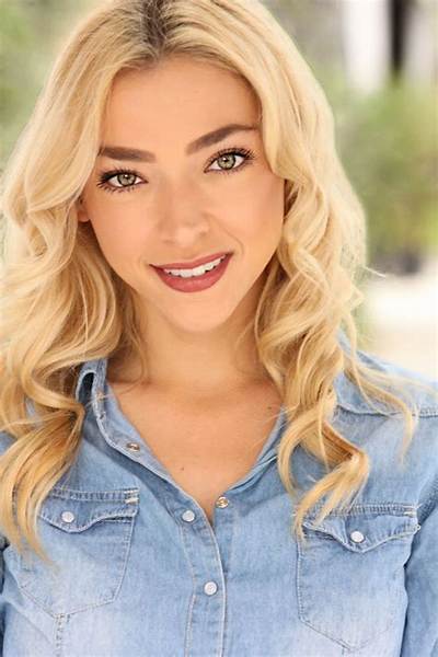 Julia Nolan - Age, Family, Bio