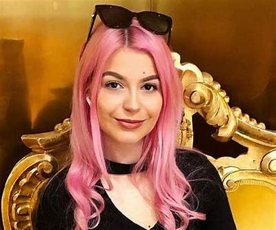 Julia Zelg Bio (Wiki)
