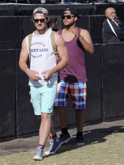 Julianne Hough Flirted & ‘Rubbed Up’ on Alex Pettyfer at Coachella: New Couple?