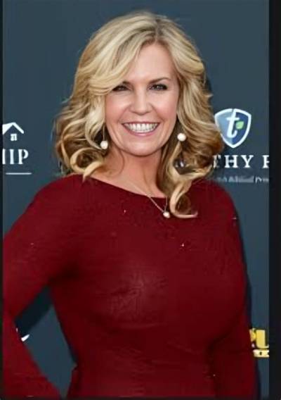 Julie Piekarski - Age, Family, Bio