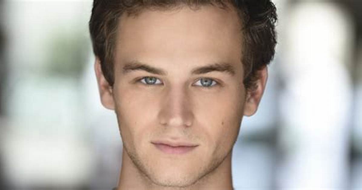 Justin Foley Bio (Wiki)