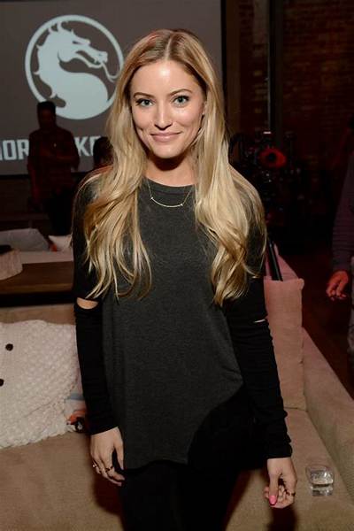 Justine Watson Height, Weight, Net Worth, Age, Birthday, Wikipedia, Who, Nationality, Biography
