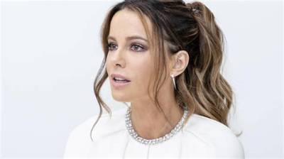 Kate Beckinsale - Age, Family, Bio