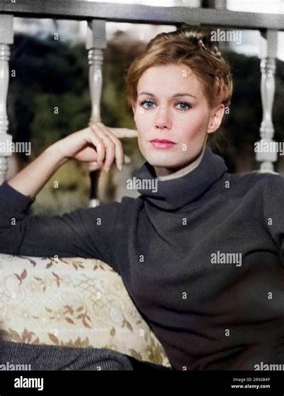 Kathryn Holcomb Bio (Wiki)