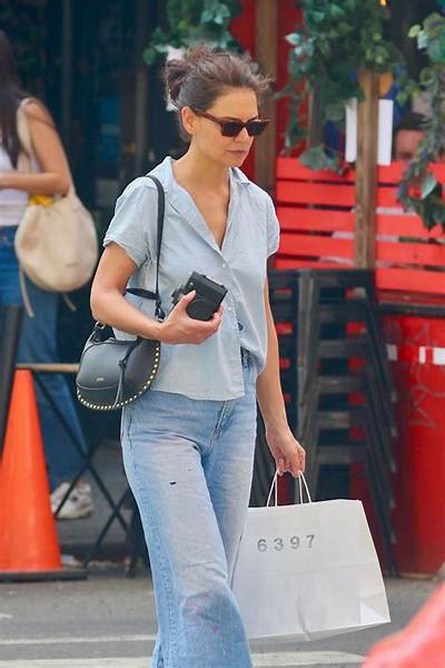 Katie Holmes’ Shopping Allowance: $125,000. a Month.