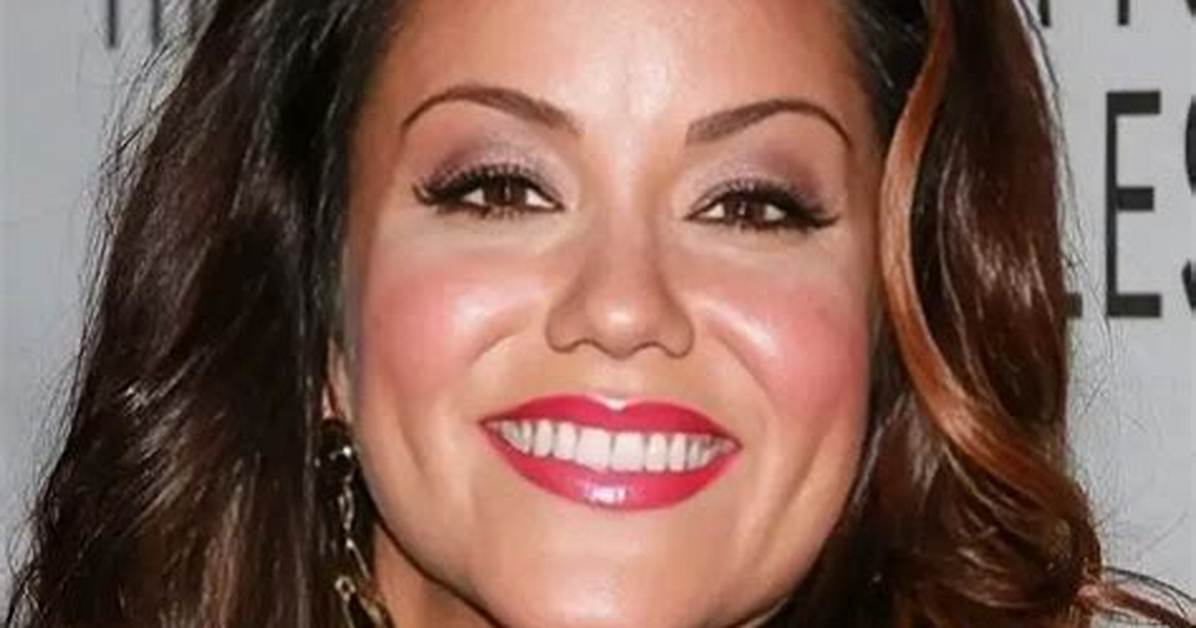 Katy Mixon Bio (Wiki)