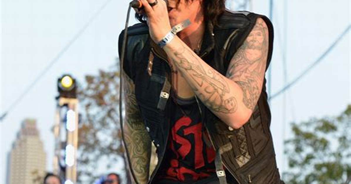 Kellin Quinn Height, Weight, Net Worth, Age, Birthday, Wikipedia, Who, Instagram, Biography