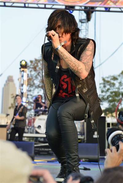 Kellin Quinn Height, Weight, Net Worth, Age, Birthday, Wikipedia, Who, Instagram, Biography