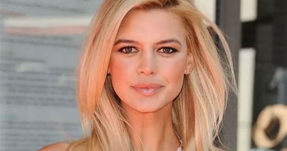 Kelly Rohrbach Net Worth - Wiki, Age, Weight and Height, Relationships, Family, and More