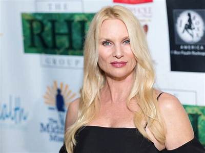 Kelly Sheridan Net Worth - Wiki, Age, Weight and Height, Relationships, Family, and More