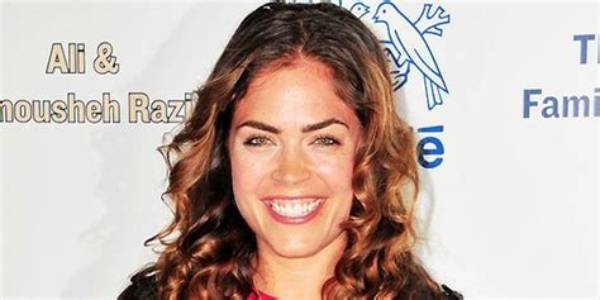 Kelly Thiebaud - Age, Family, Bio