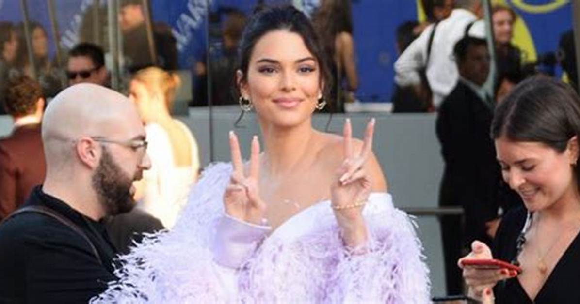 Kendall Jenner Caught Kissing and Straddling Her Best Friends Gigi and Bella Hadid’s Younger Brother at Cfda Awards After-Party