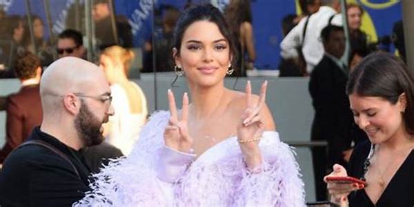Kendall Jenner Caught Kissing and Straddling Her Best Friends Gigi and Bella Hadid’s Younger Brother at Cfda Awards After-Party
