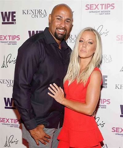 Kendra Wilkinson Filed for Divorce in the Afternoon on Friday Like a Famous Person