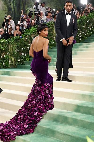 Kerry Washington Wore a Gorgeous Purple Oscar De La Renta to the Met Gala