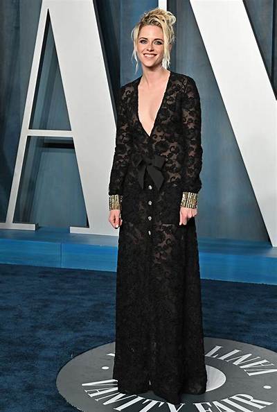 Kristen Stewart Wore Lace Chanel to the Vf Oscar Party: Doily Mess or Fine?
