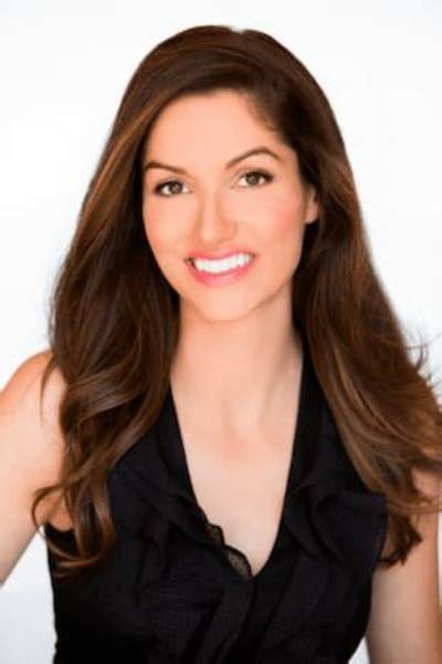Kristin Adams - Age, Family, Bio