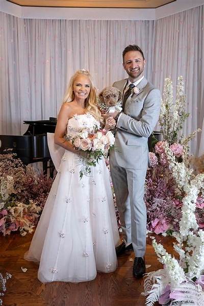 Kristin Chenoweth and Josh Bryant Got Married in Dallas over the Weekend