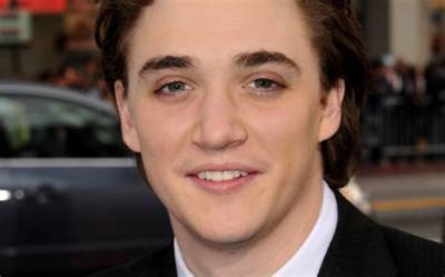 Kyle Gallner Net Worth - Wiki, Age, Weight and Height, Relationships, Family, and More