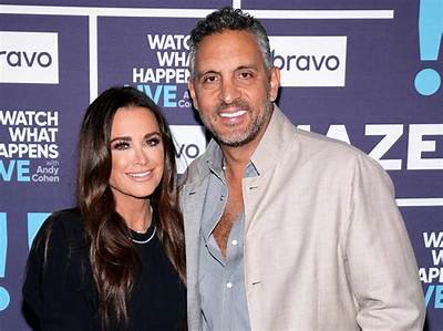 Kyle Richards Supports Mauricio Umansky in 'Dancing with the Stars' Audience Amid Marriage Troubles