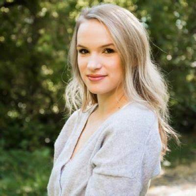 Kyra Sivertson - Age, Family, Bio