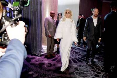 Lady Gaga Wandered Around the Oscar Luncheon Looking Like Norma Desmond