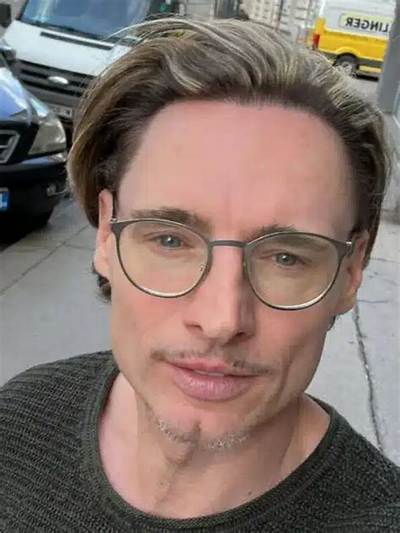 Lawrence Dane Net Worth - Wiki, Age, Weight and Height, Relationships, Family, and More